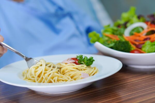 Pastele sunt permise în diabet? Ce contează cel mai mult la masă