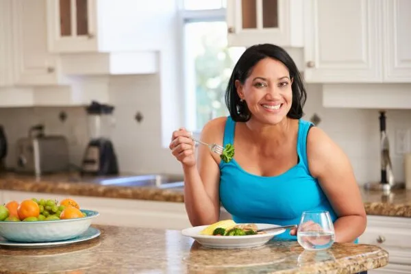 Dieta după 40 de ani: ce se schimbă în alimentație odată cu metabolismul