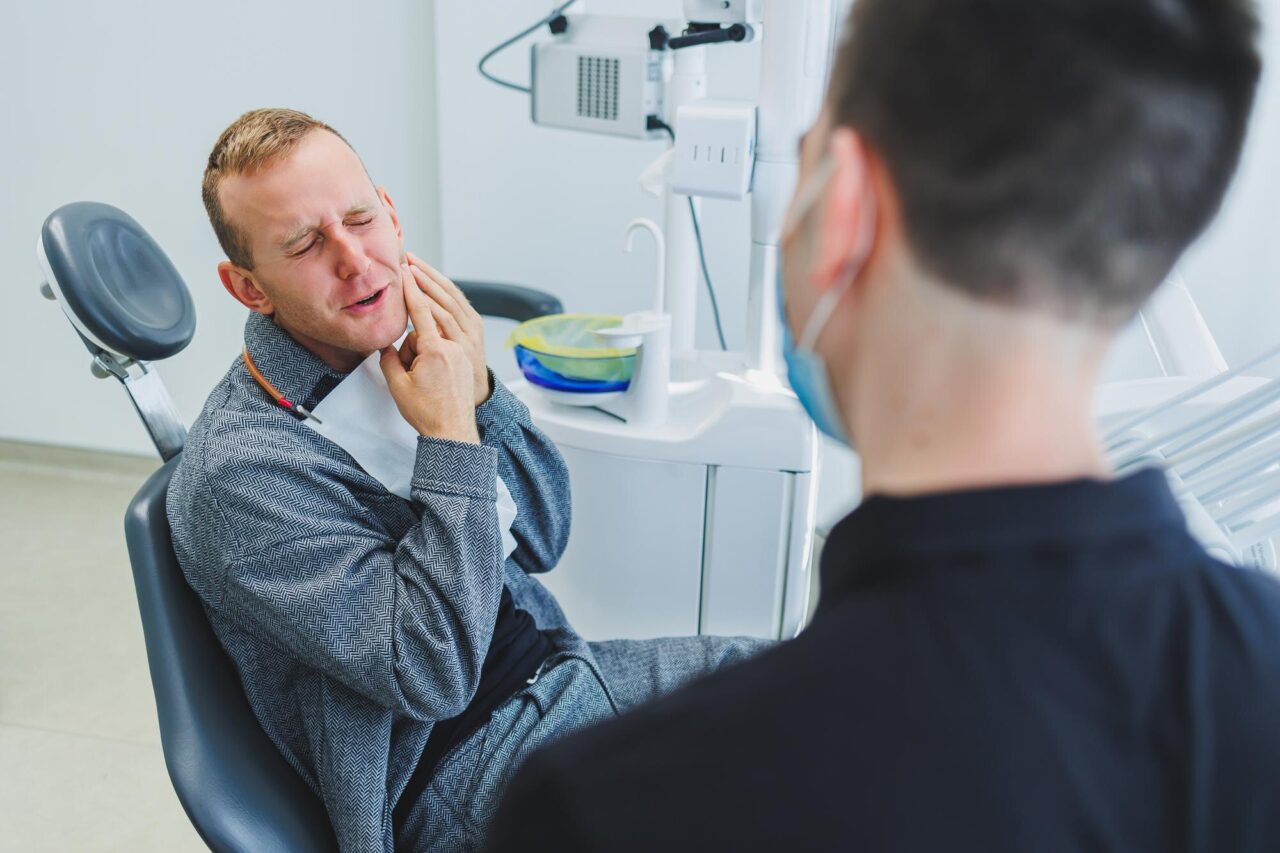 Durerea de măsea: cele mai frecvente cauze și când trebuie să mergi la dentist