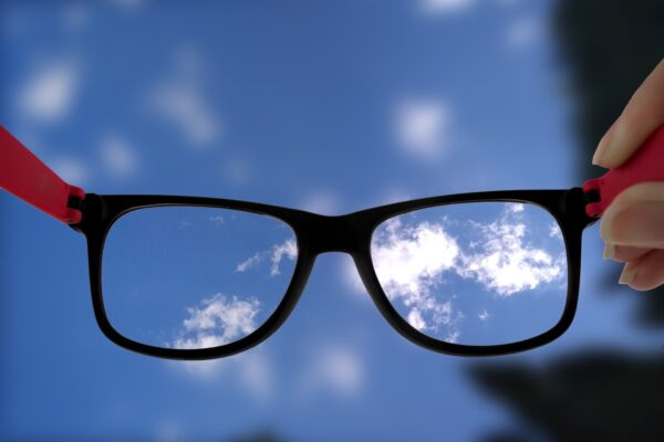 Vedere tulbure după operația de cataractă: ce cauze trebuie evaluate