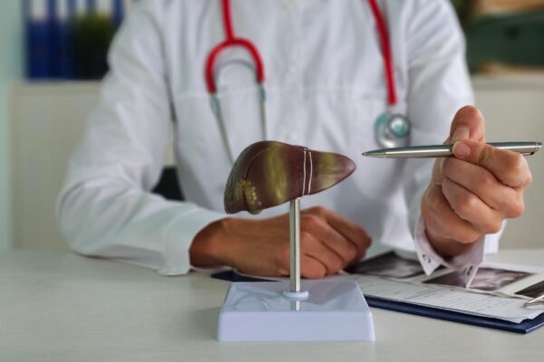 Transaminaze crescute: ce poate investiga gastroenterologul