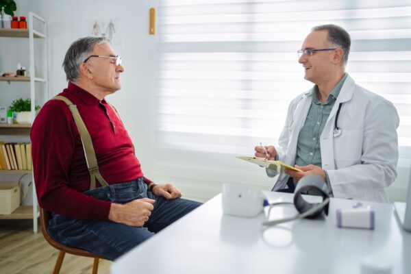 Mai multe boli cronice: cum stabilești prioritățile împreună cu medicul