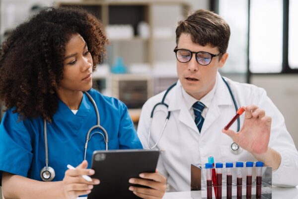CRP crescută: ce indică inflamația și ce nu poate preciza analiza