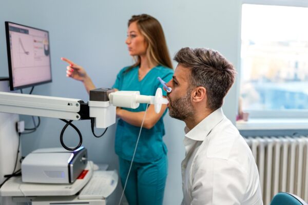 Test bronhodilatator: ce informații adaugă spirometriei