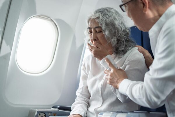 Febră după o călătorie: ce informații despre destinație îi dai medicului