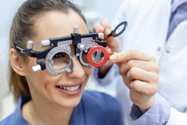 Miopie, hipermetropie și astigmatism: diferențe pe înțelesul tuturor
