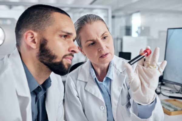 Testarea moleculară a tumorii: cum poate influența alegerea tratamentului