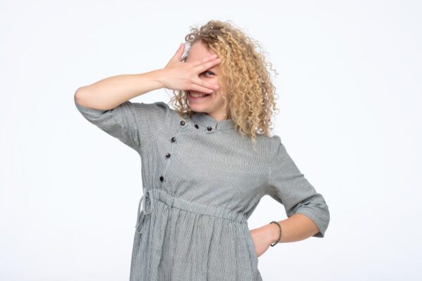 De ce îți este greu să accepți complimente și tinzi să le minimalizezi