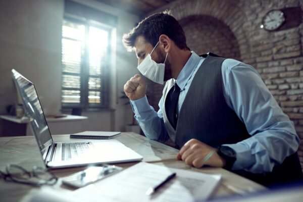 Cât timp poți transmite o infecție respiratorie și de ce durata variază