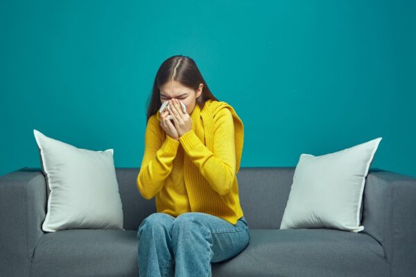 Rinită alergică tot anul: de ce merită identificate expunerile din locuință