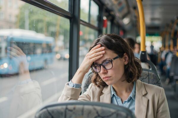 Frica de un nou atac de panică: cum poate afecta rutina zilnică