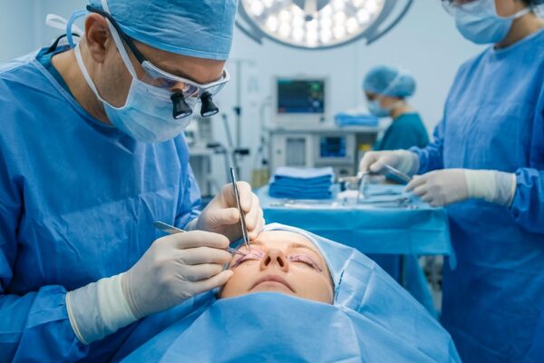 Operația laser pentru dioptrii: ce așteptări sunt realiste