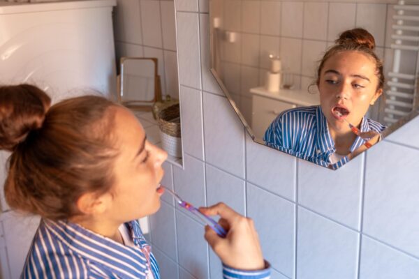 5 greșeli frecvente la periajul dinților și cum le corectezi